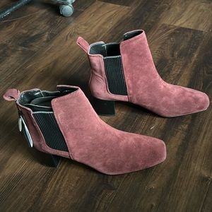 NWT 100% Leather Chelsea Ankle Boot